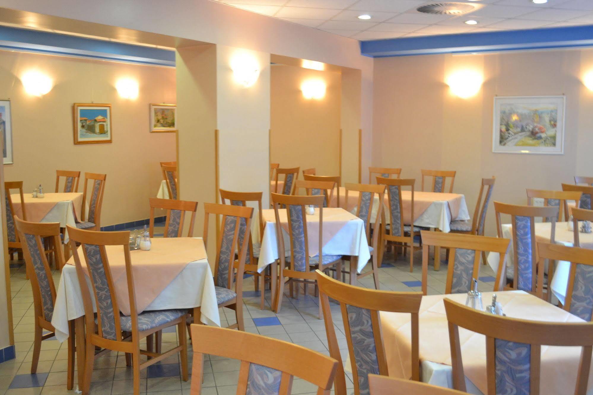 Hotel Tabor Sežana Dış mekan fotoğraf